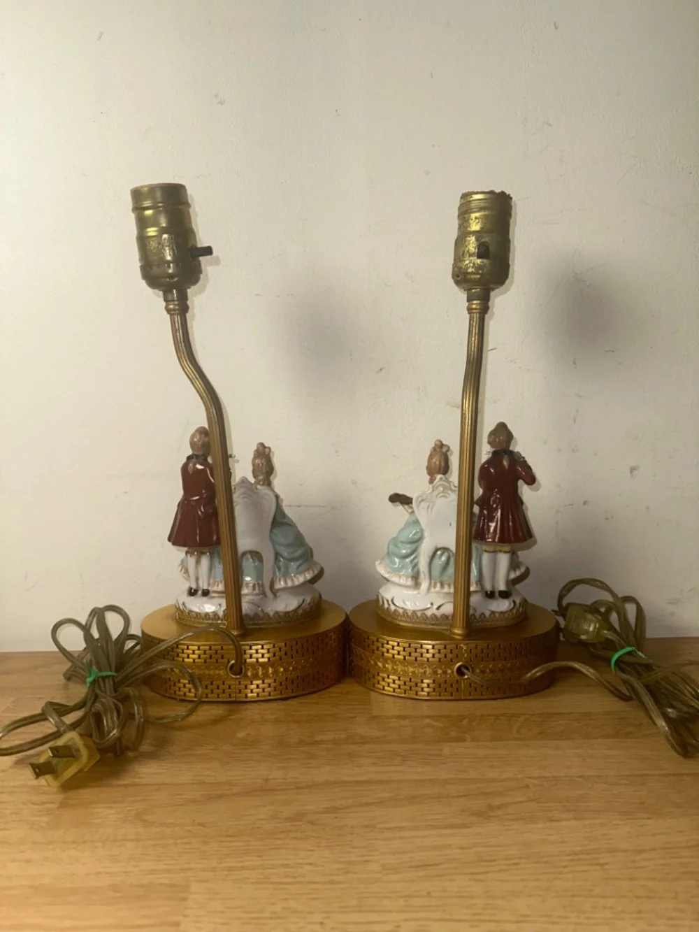 VINTAGE PAIR OF PORCELAIN BOUDOIR LAMPS HAND-PAINTED 18TH CENTURY ORNATE GLIDED